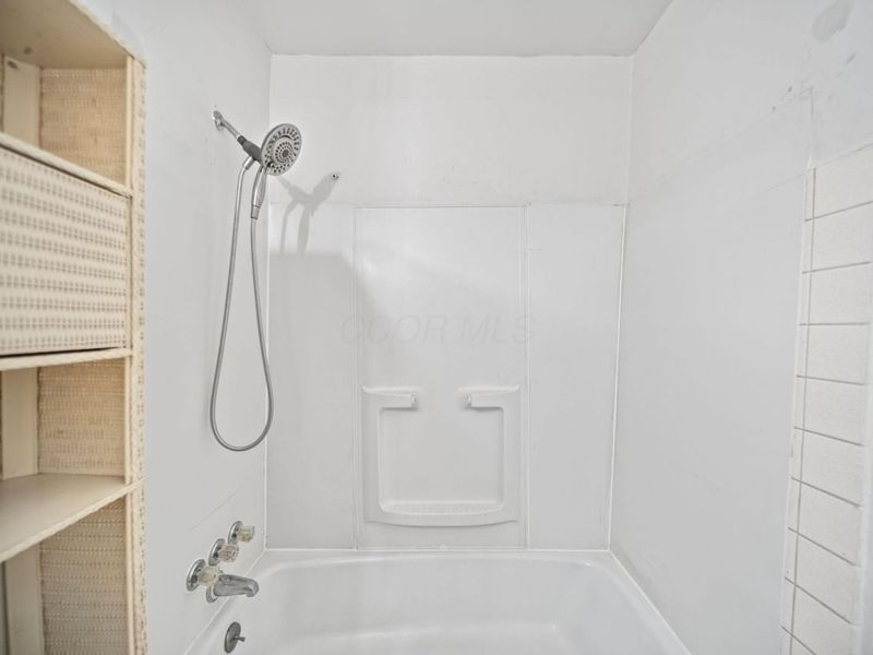87 Tarryton Court W, Unit 18D, Columbus, OH 43228 Photo 38