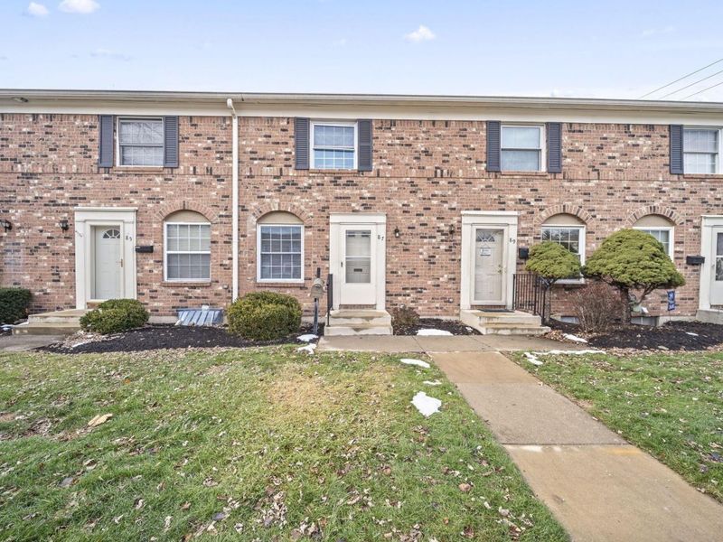 87 Tarryton Court W, Unit 18D, Columbus, OH 43228 Photo 4