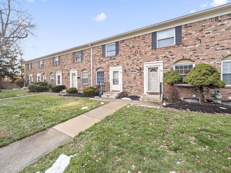 87 Tarryton Court W, Unit 18D, Columbus, OH 43228 Photo 8