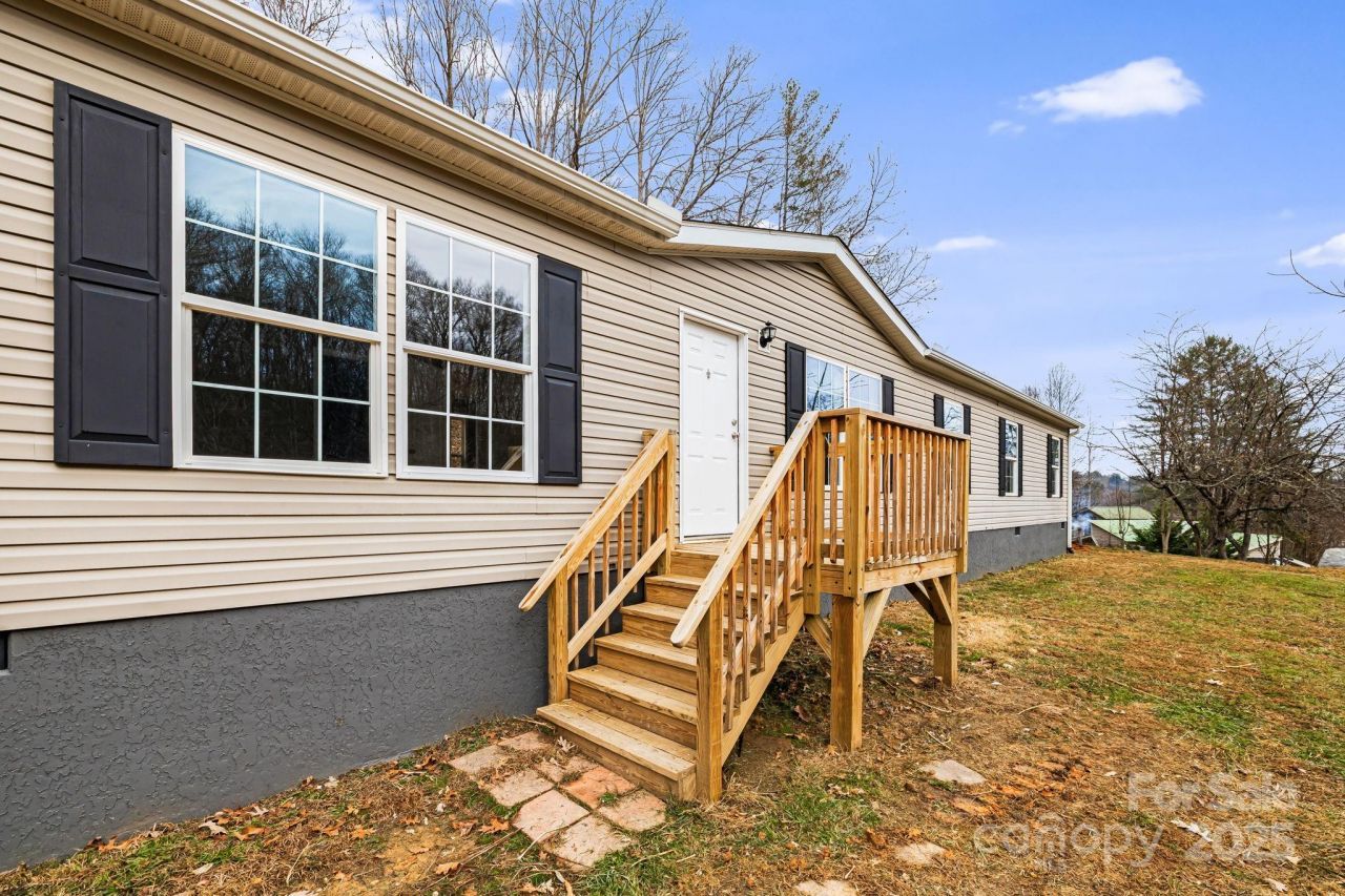 216 Windy Cove Drive, Horse Shoe, NC 28742 Main Photo