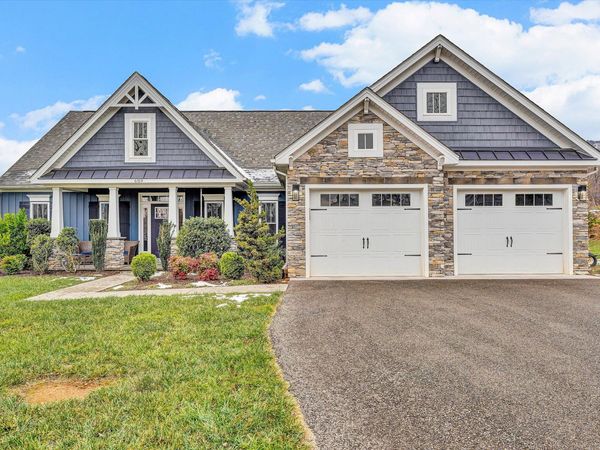 689 Ambler LN, Salem, VA 24153