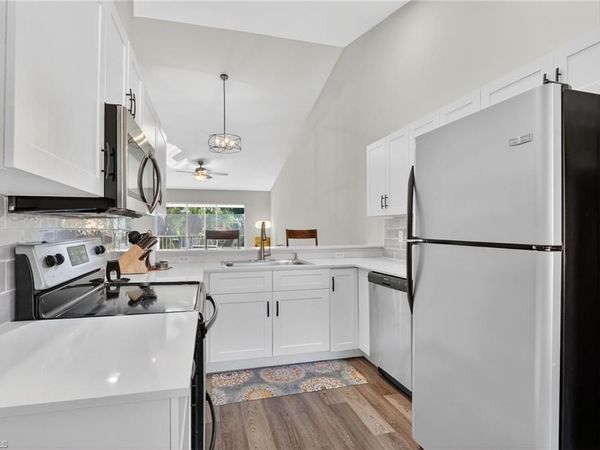 209 Robin Hood CIR, Unit 201, NAPLES, FL 34104