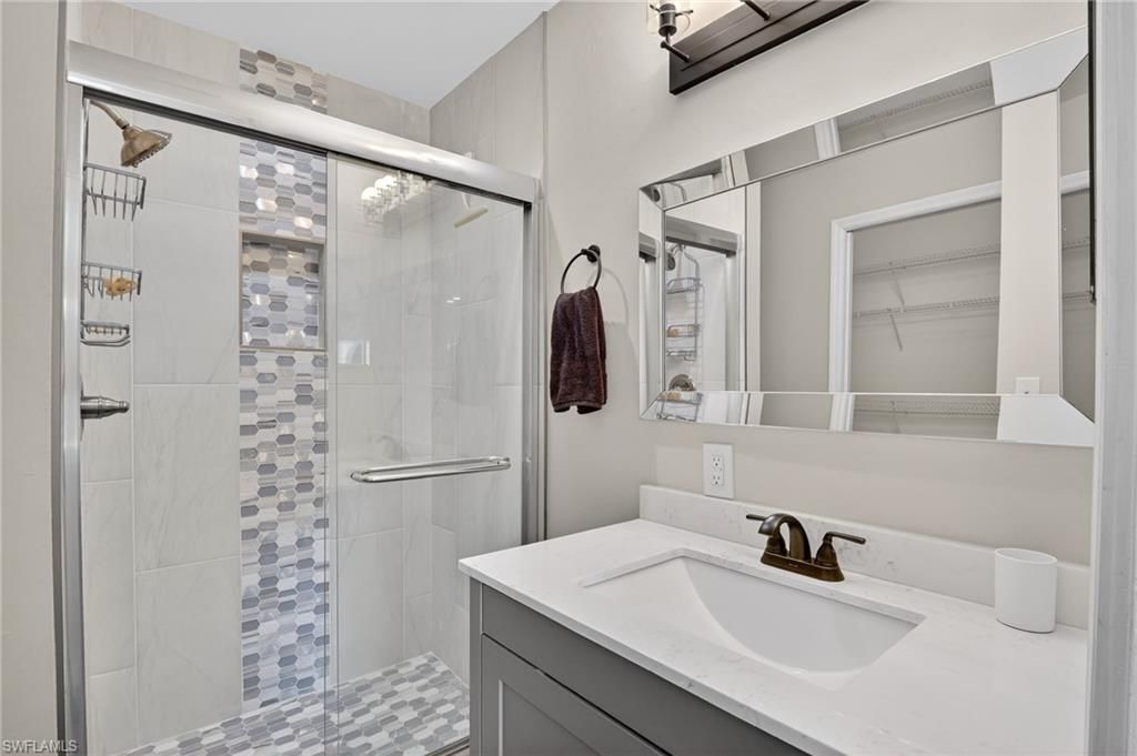 209 Robin Hood Cir, Unit 201, Naples, FL 34104 Photo