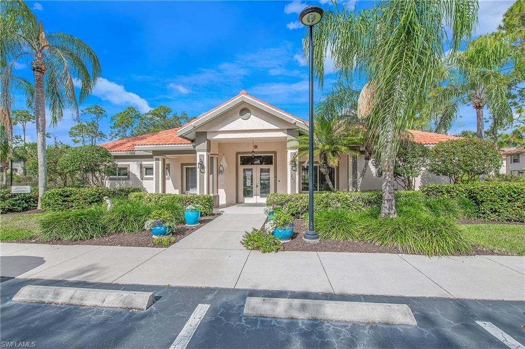 209 Robin Hood Cir, Unit 201, Naples, FL 34104 Photo