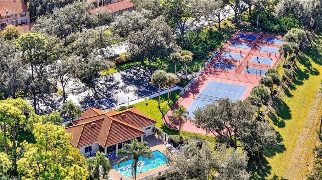 209 Robin Hood Cir, Unit 201, Naples, FL 34104 Photo