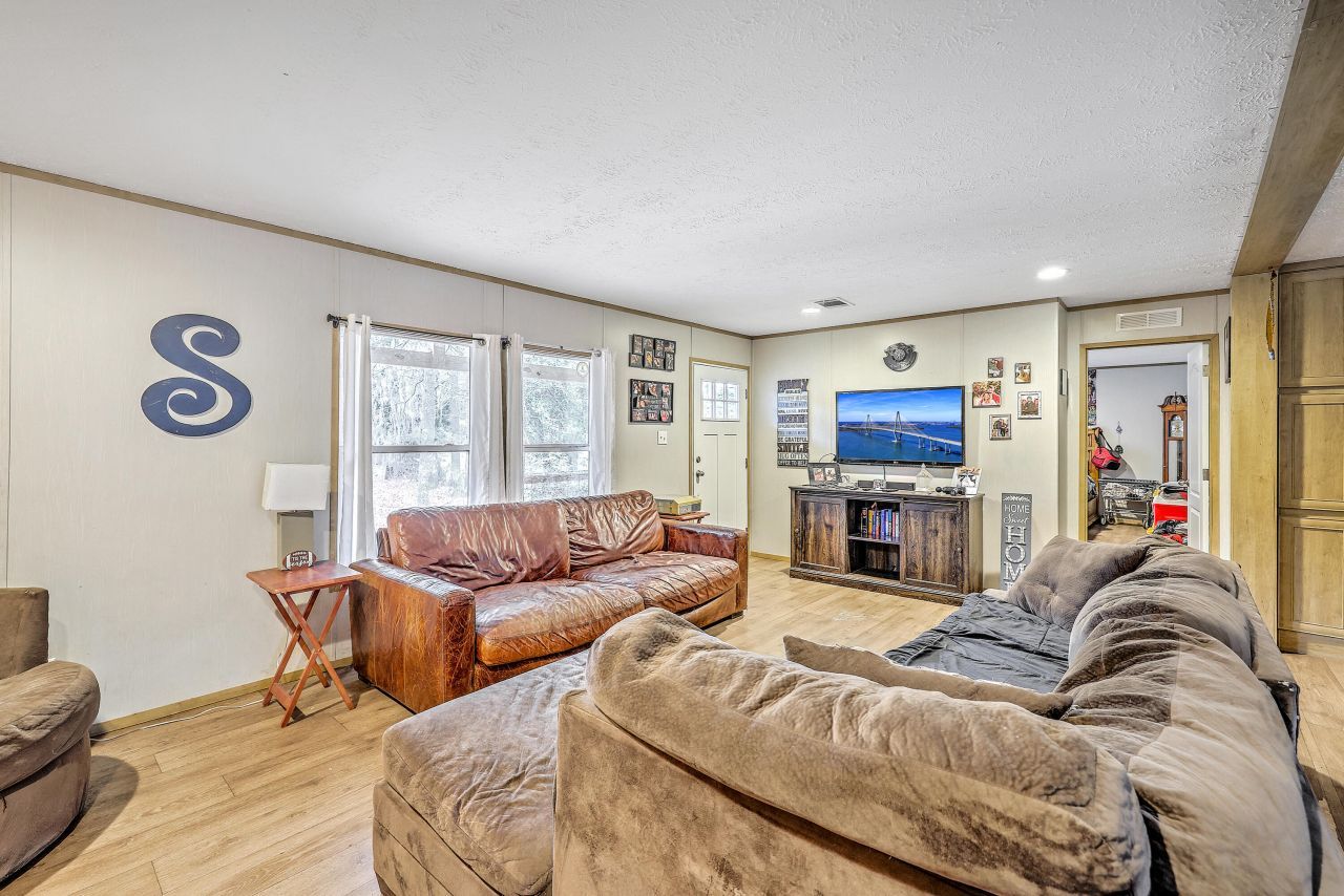 12785 Old Number Six Highway Photo 6