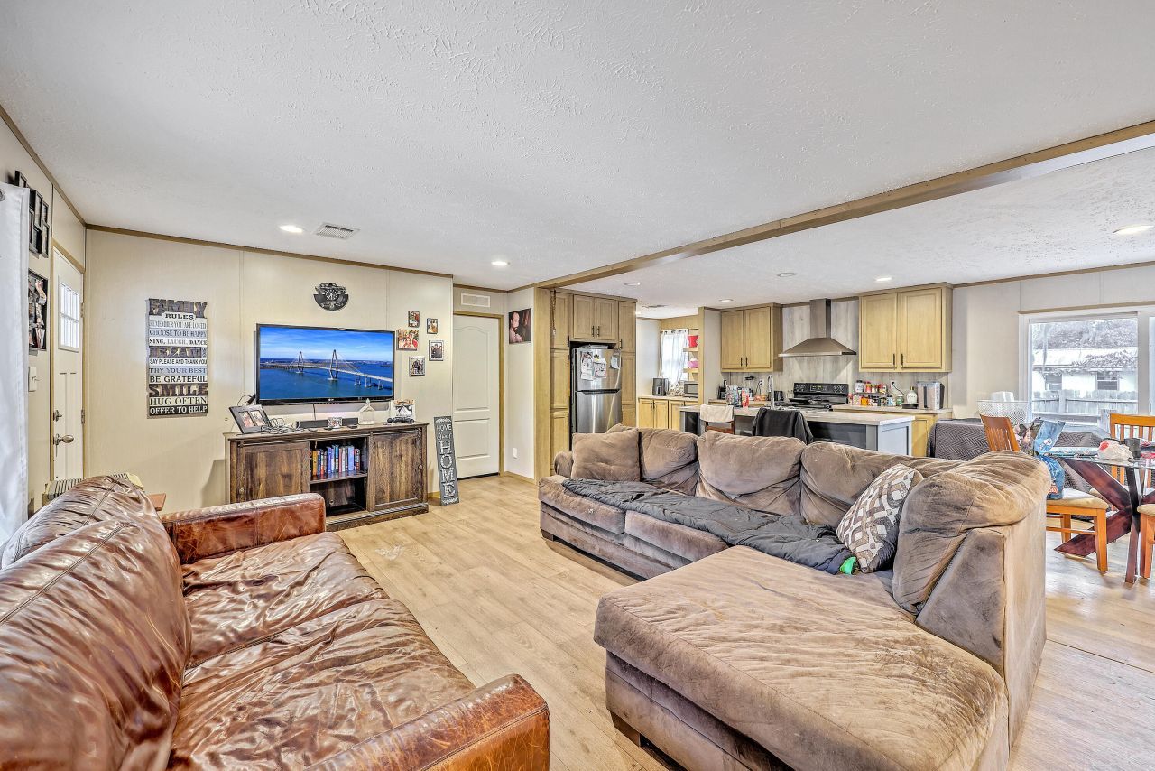 12785 Old Number Six Highway Photo 7