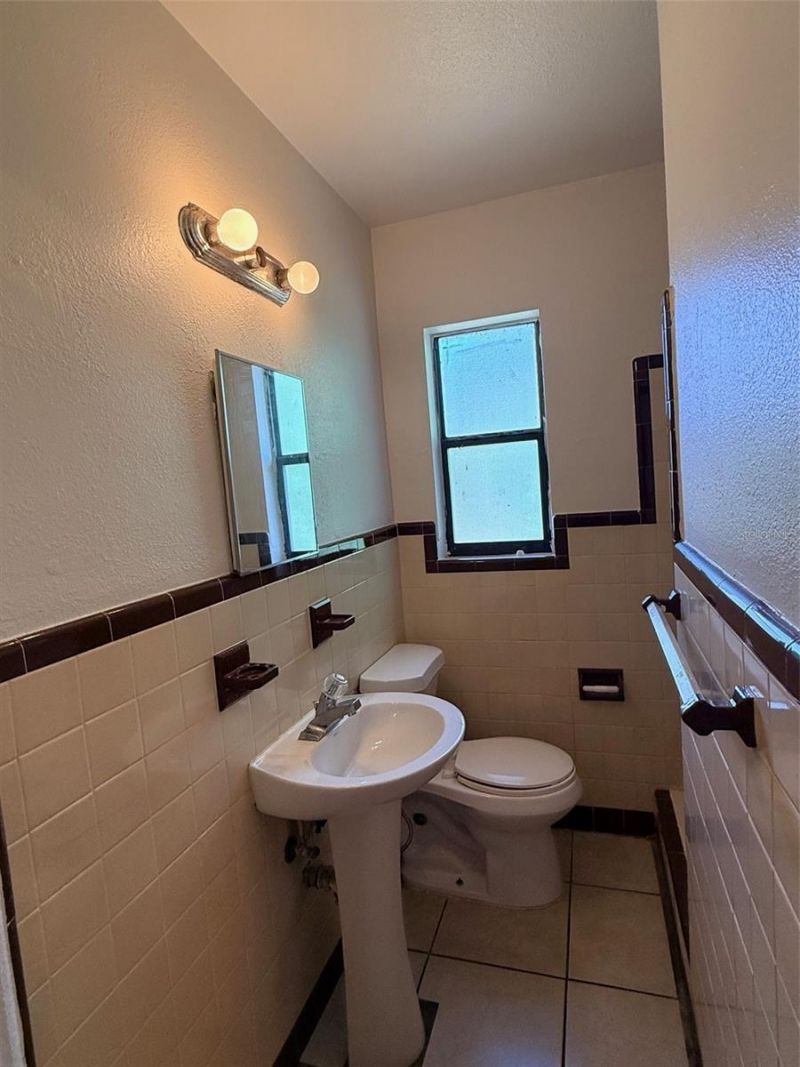 2404 10th Street W, Unit 4, Bradenton, FL 34205 Photo