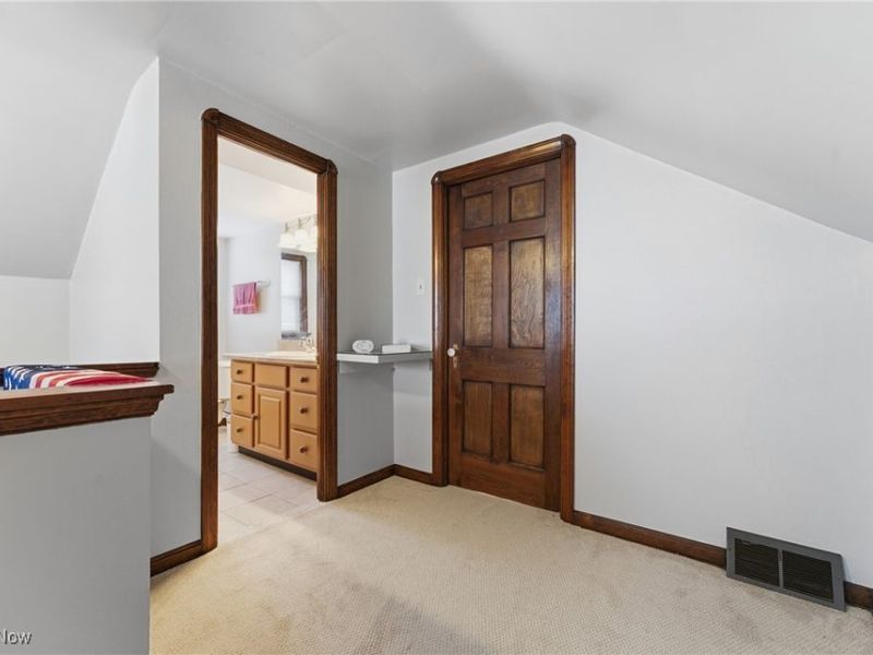 2333 S Taylor Road, Cleveland, OH 44118 Photo 18