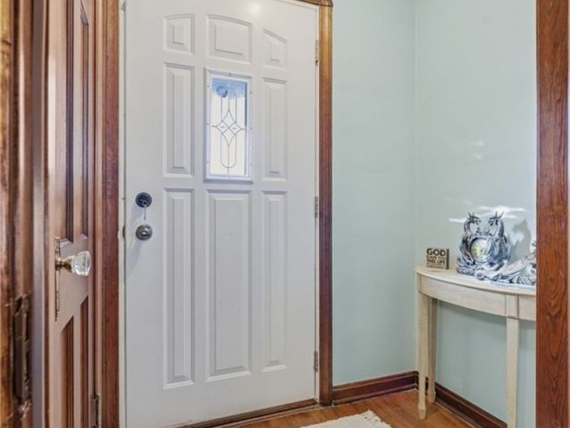 2333 S Taylor Road, Cleveland, OH 44118 Photo 3