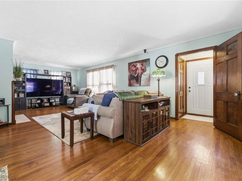 2333 S Taylor Road, Cleveland, OH 44118 Photo 4