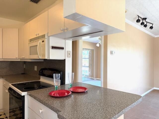 315 Circle Drive, Unit 202, Boynton Beach, FL 33435 Photo