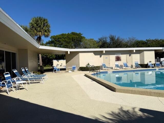 315 Circle Drive, Unit 202, Boynton Beach, FL 33435 Photo