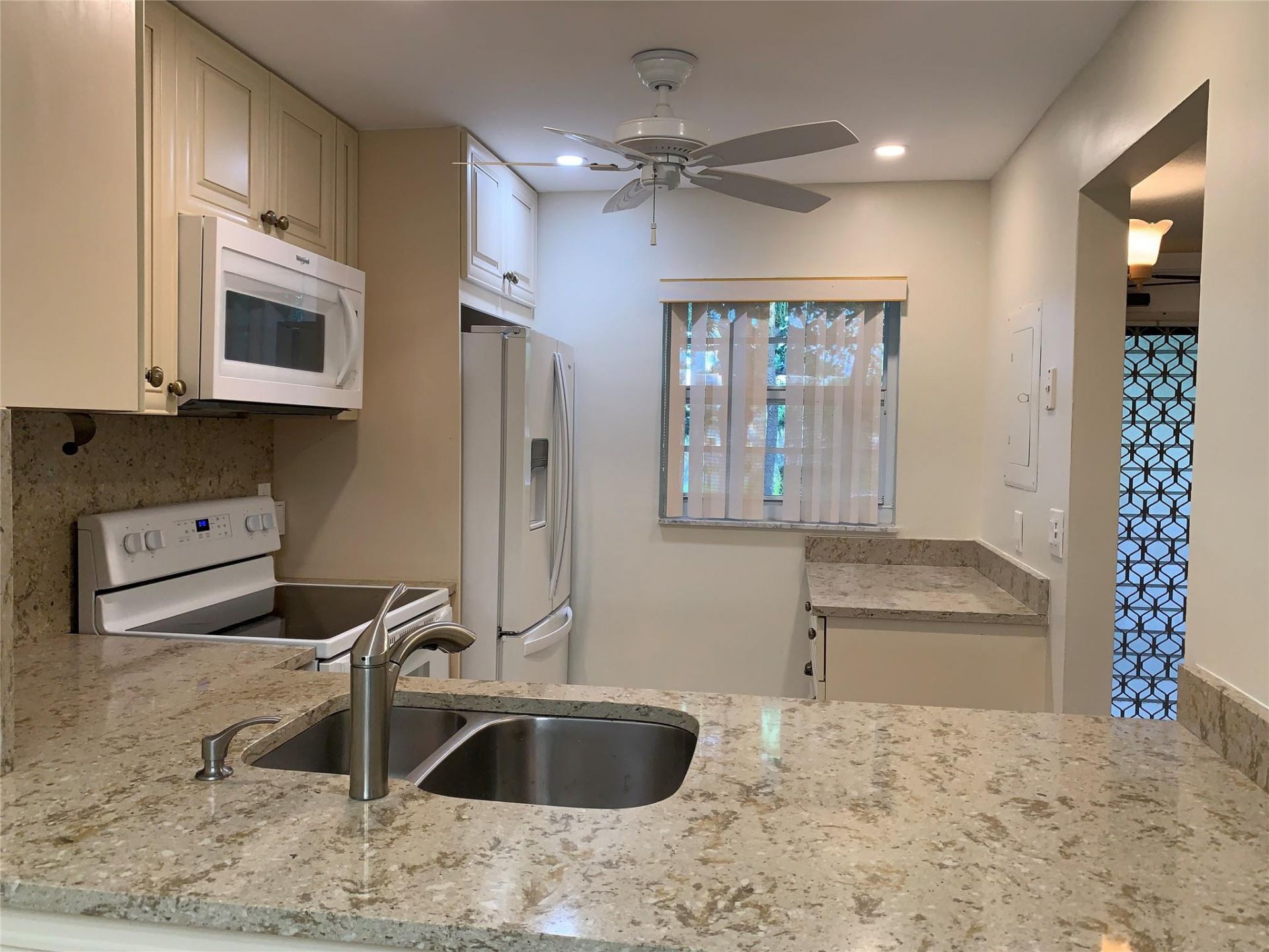 9460 Poinciana Place, Unit 203, Davie, FL 33324 Photo
