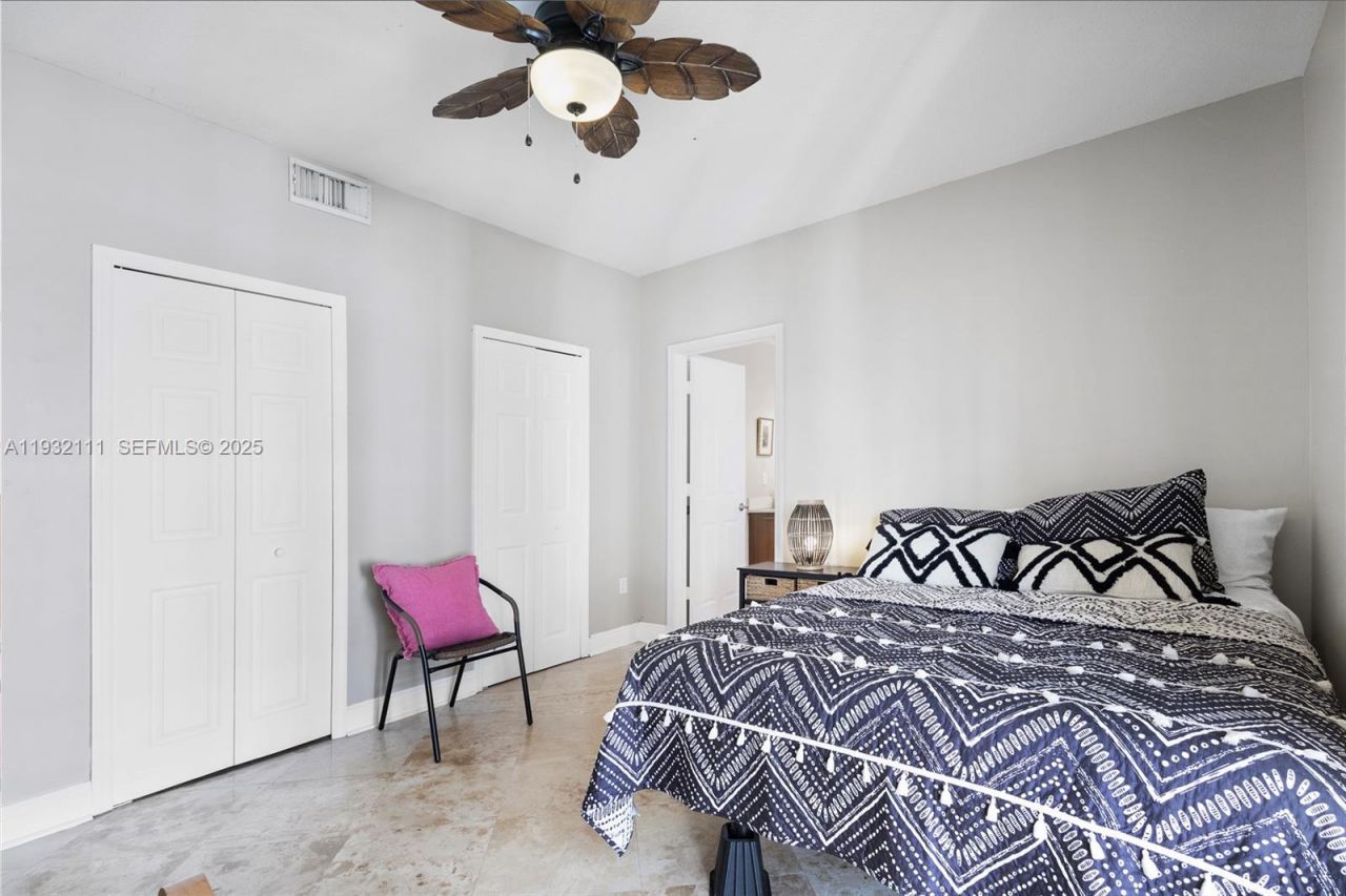 929 SW 11th St, Unit H-2, Miami, FL 33129 Photo