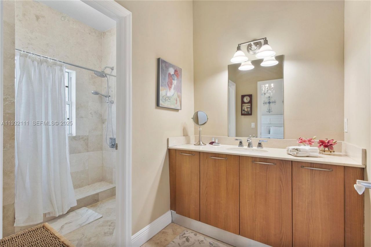 929 SW 11th St, Unit H-2, Miami, FL 33129 Photo