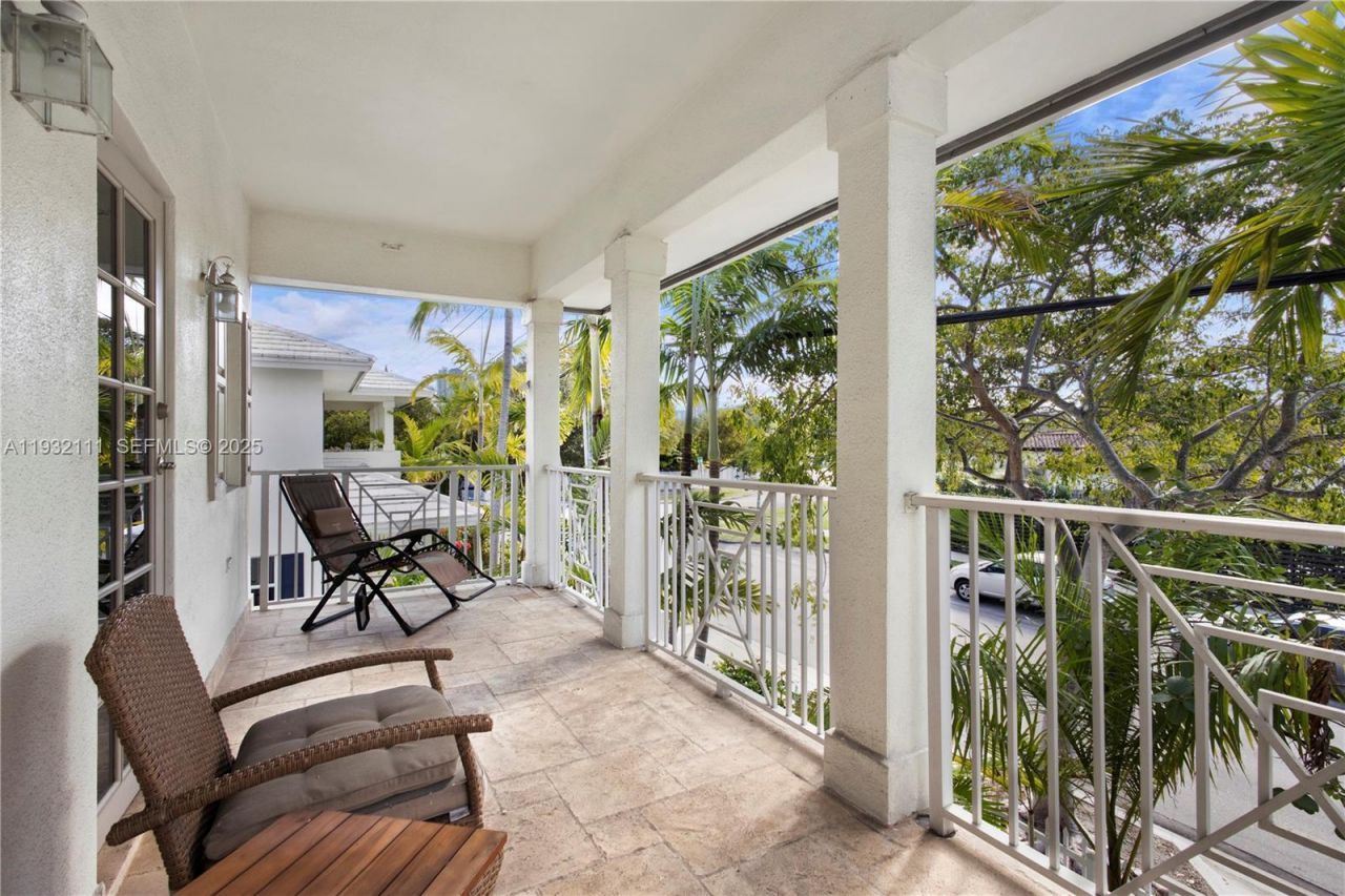 929 SW 11th St, Unit H-2, Miami, FL 33129 Photo