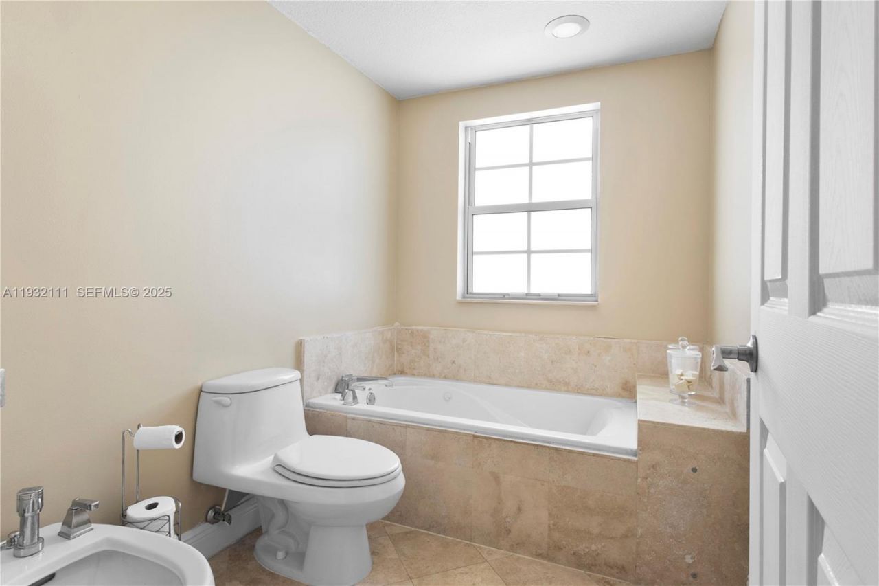 929 SW 11th St, Unit H-2, Miami, FL 33129 Photo