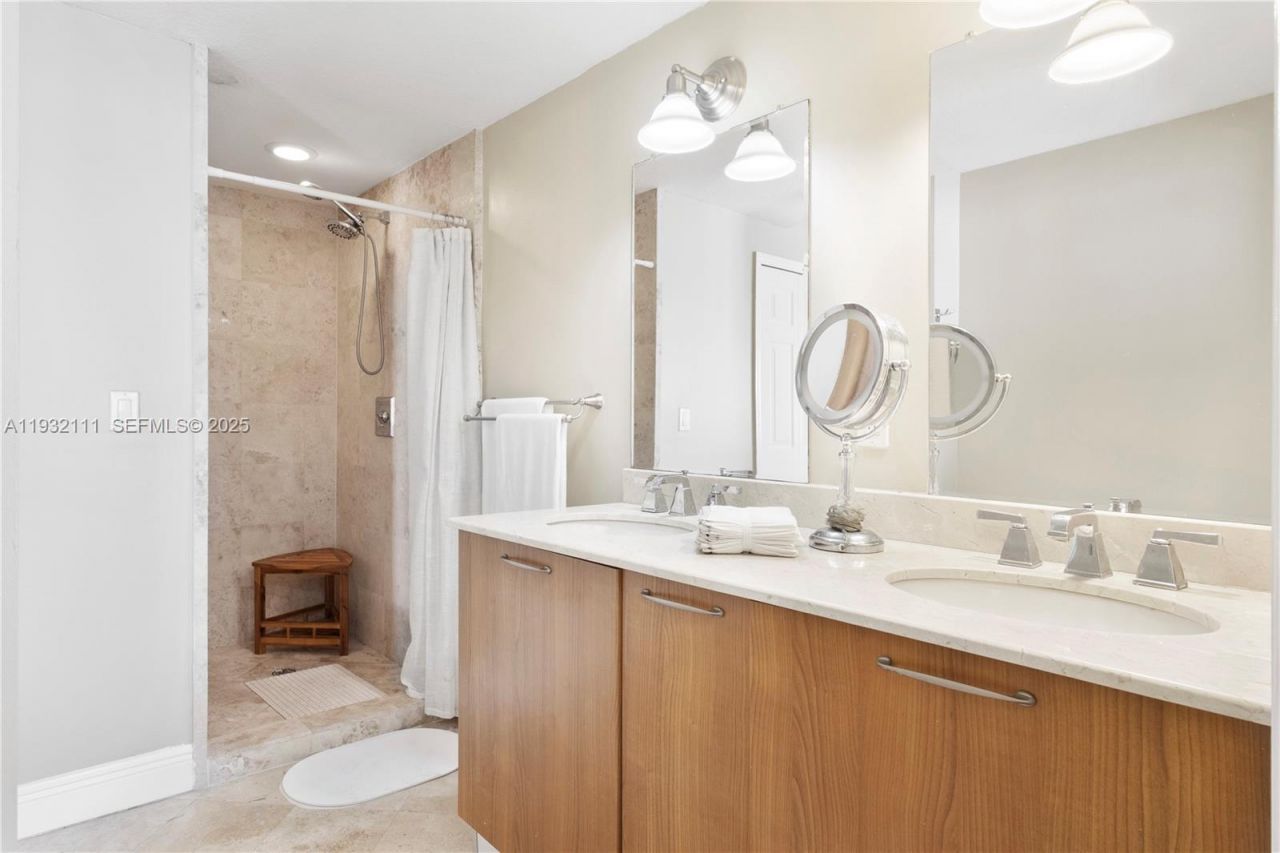 929 SW 11th St, Unit H-2, Miami, FL 33129 Photo