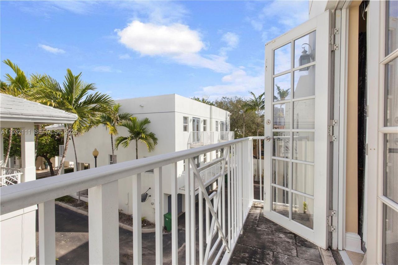 929 SW 11th St, Unit H-2, Miami, FL 33129 Photo