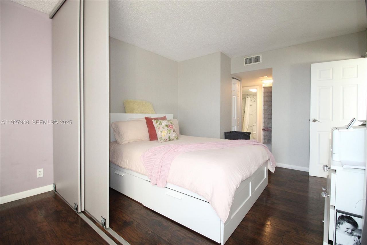 20379 W Country Club Dr, Unit 2237, Aventura, FL 33180 Photo