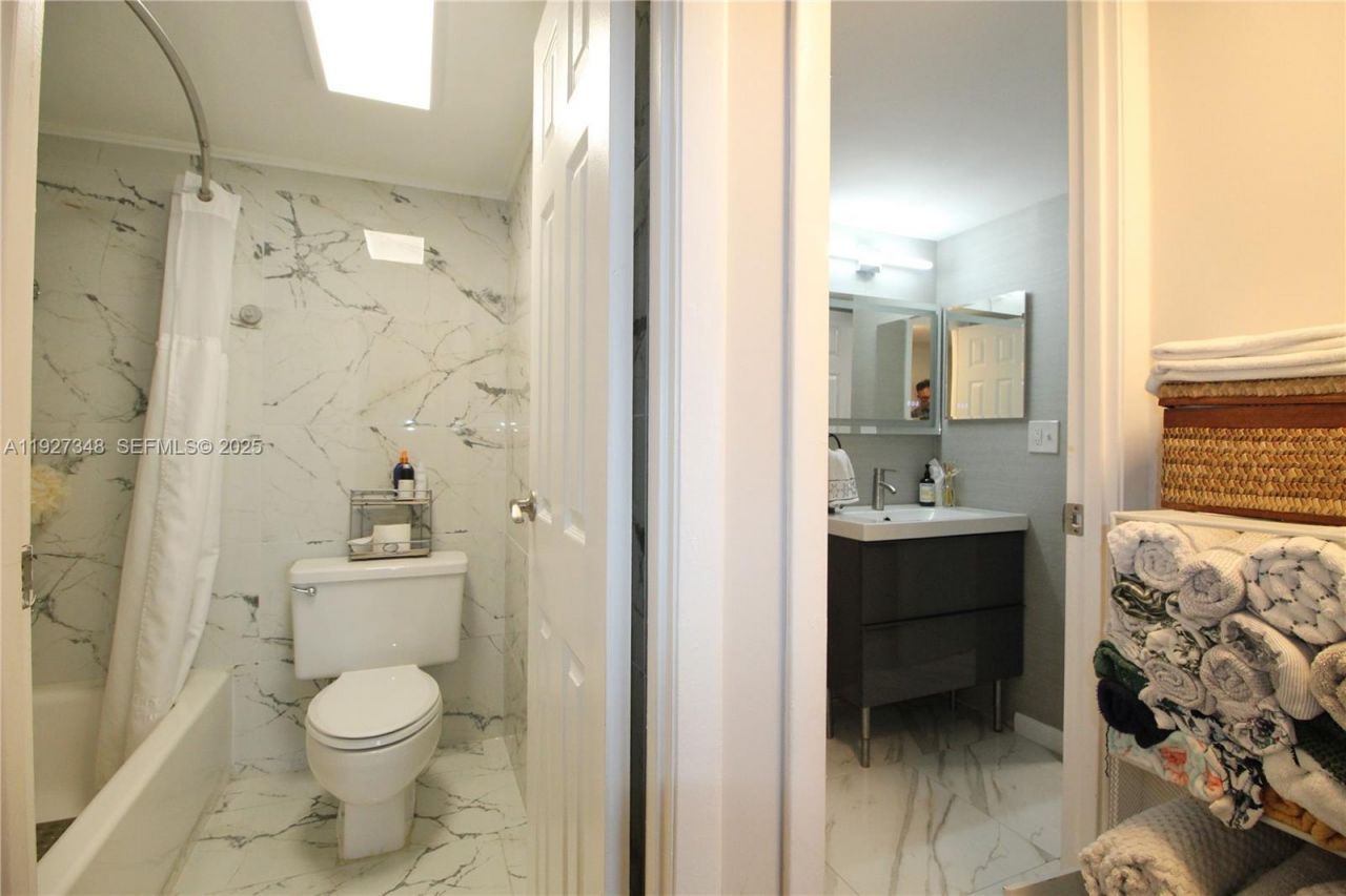 20379 W Country Club Dr, Unit 2237, Aventura, FL 33180 Photo