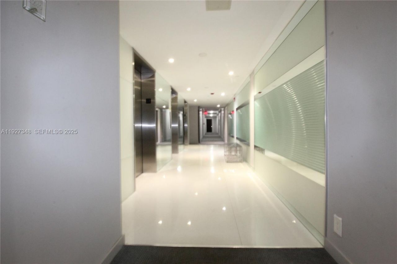 20379 W Country Club Dr, Unit 2237, Aventura, FL 33180 Photo