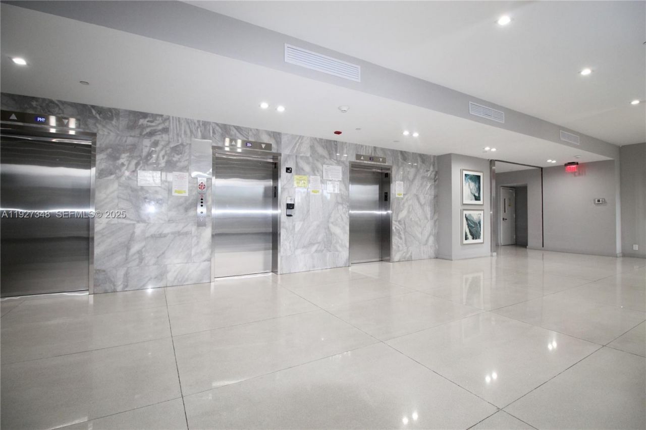 20379 W Country Club Dr, Unit 2237, Aventura, FL 33180 Photo