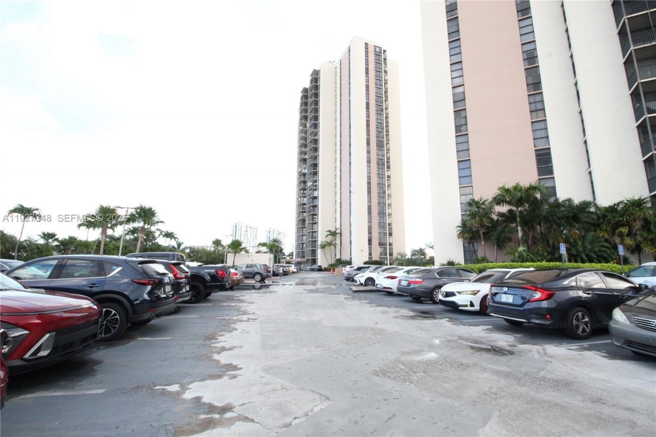 20379 W Country Club Dr, Unit 2237, Aventura, FL 33180 Photo