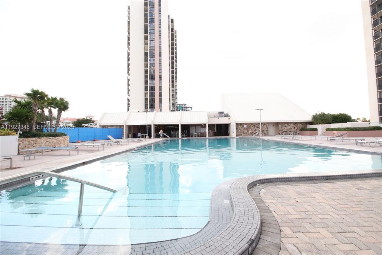 20379 W Country Club Dr, Unit 2237, Aventura, FL 33180 Photo