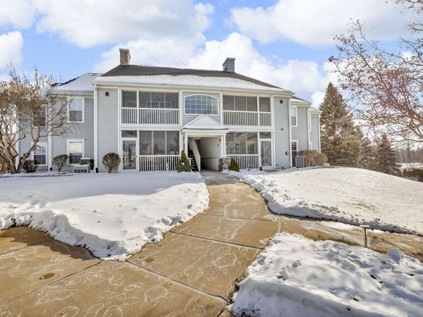 783 W Barrington Circle, Jackson, MI 49203