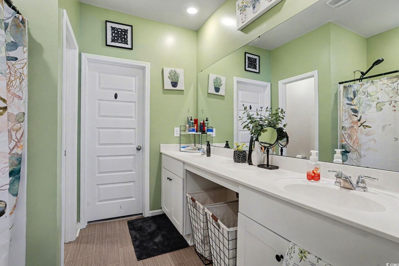 65 S Reindeer Rd. Photo 19