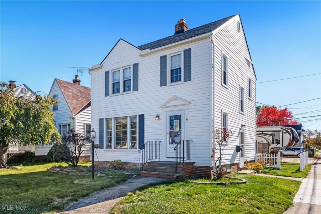 8913 Beech Avenue, Brooklyn, OH 44144 Main Photo