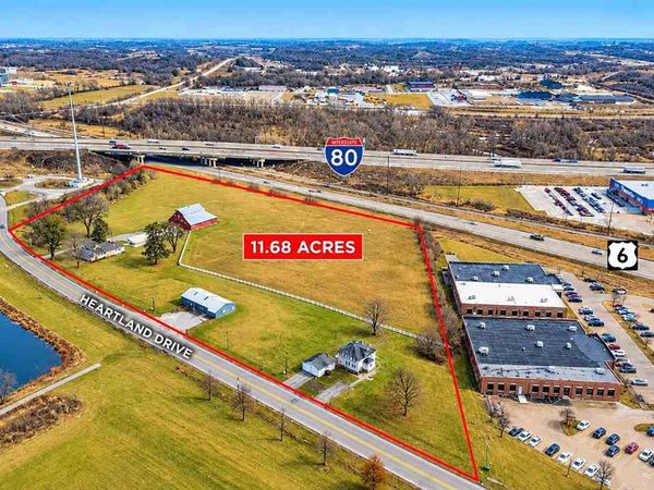 3300 Heartland Dr, Coralville, IA 52241
