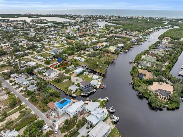 27579 Tarpon WAY, BONITA SPRINGS, FL 34134