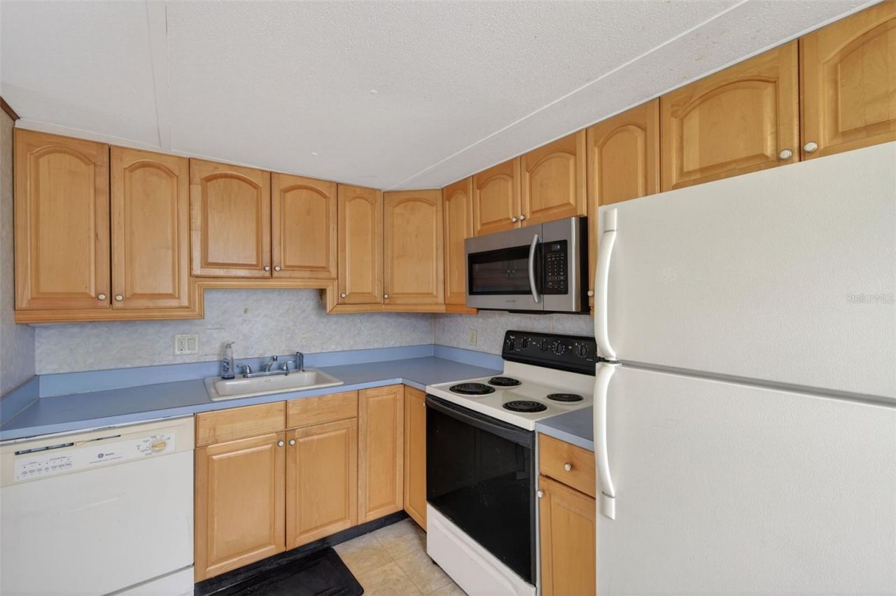 7801 34th Avenue N, Unit 80, Saint Petersburg, FL 33710 Photo