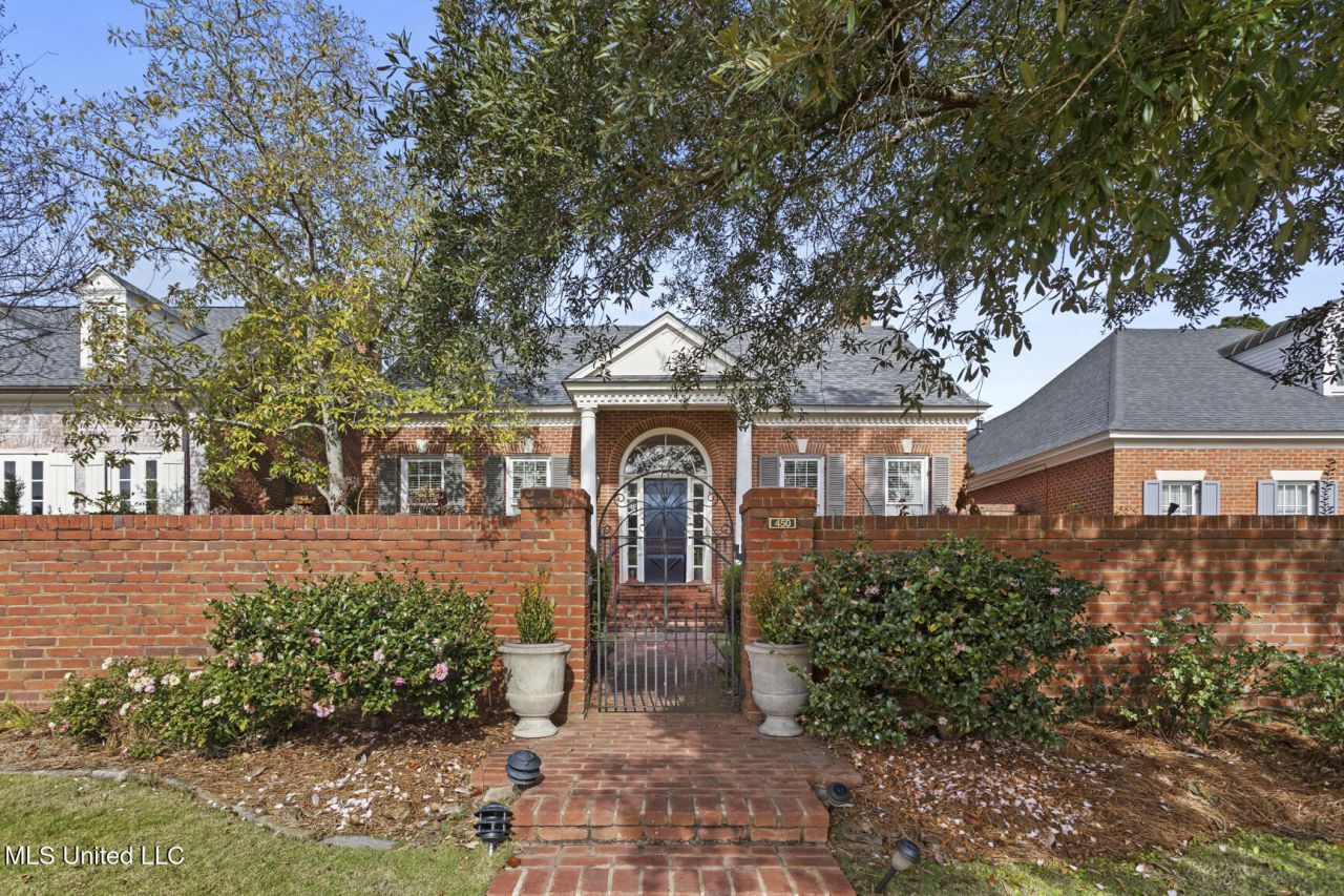 450 Saint Andrews Drive, Jackson, MS 39211 Main Photo