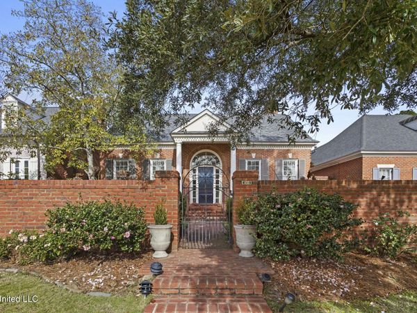 450 Saint Andrews Drive, Jackson, MS 39211