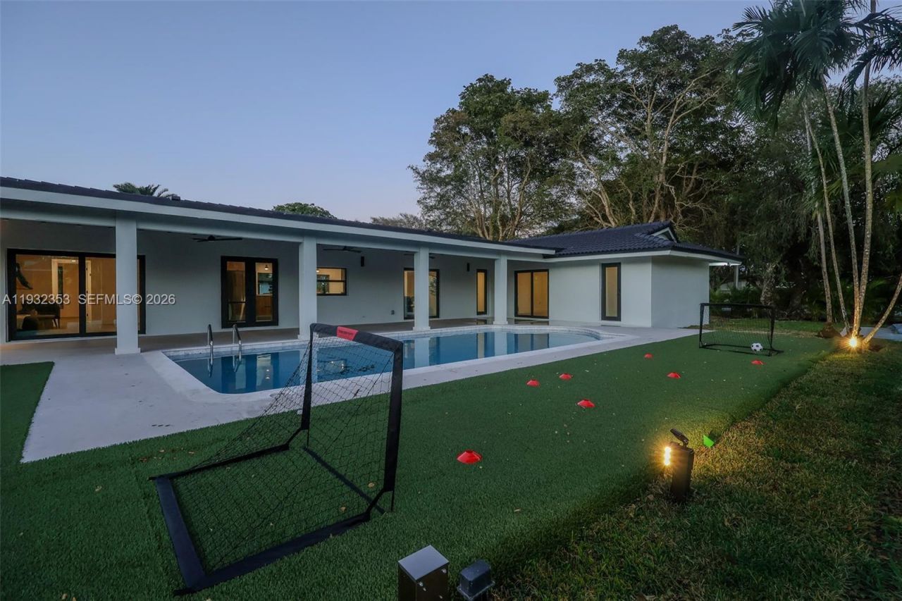 7700 SW 168th Ter, Palmetto Bay, FL 33157 Photo