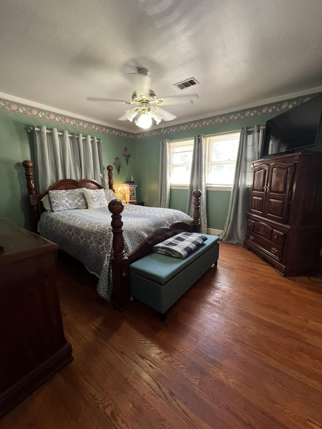 111 Newington Road Photo 24