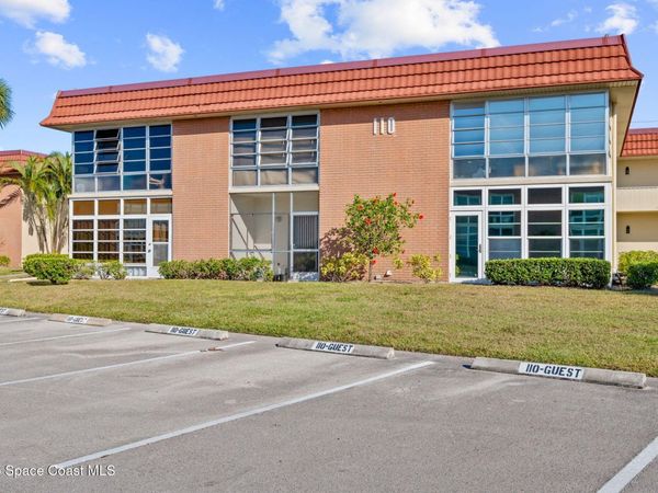 110 Springlake Court, Unit 201, Vero Beach, FL 32962