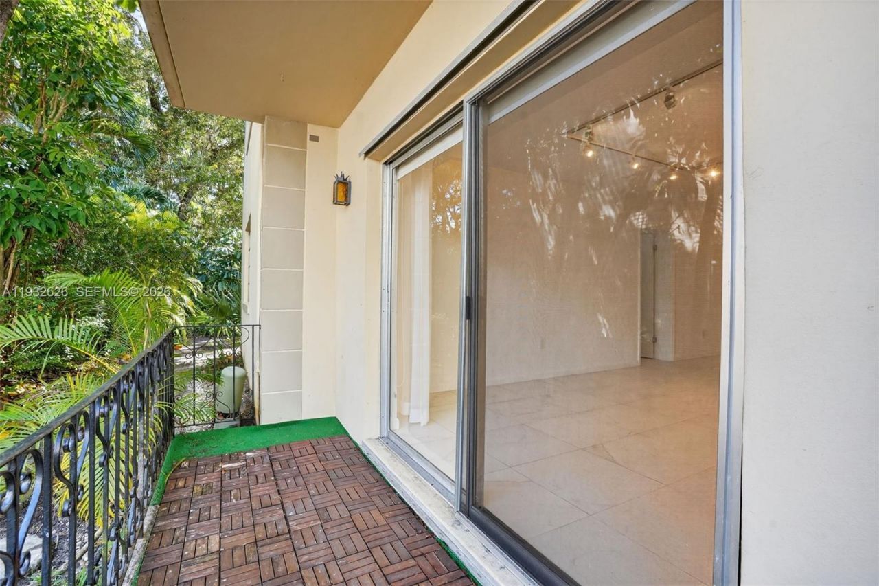 1239 Mariposa Ave, Unit 2, Coral Gables, FL 33146 Photo