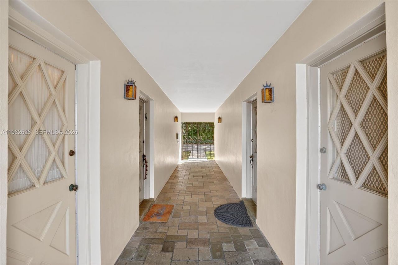 1239 Mariposa Ave, Unit 2, Coral Gables, FL 33146 Photo