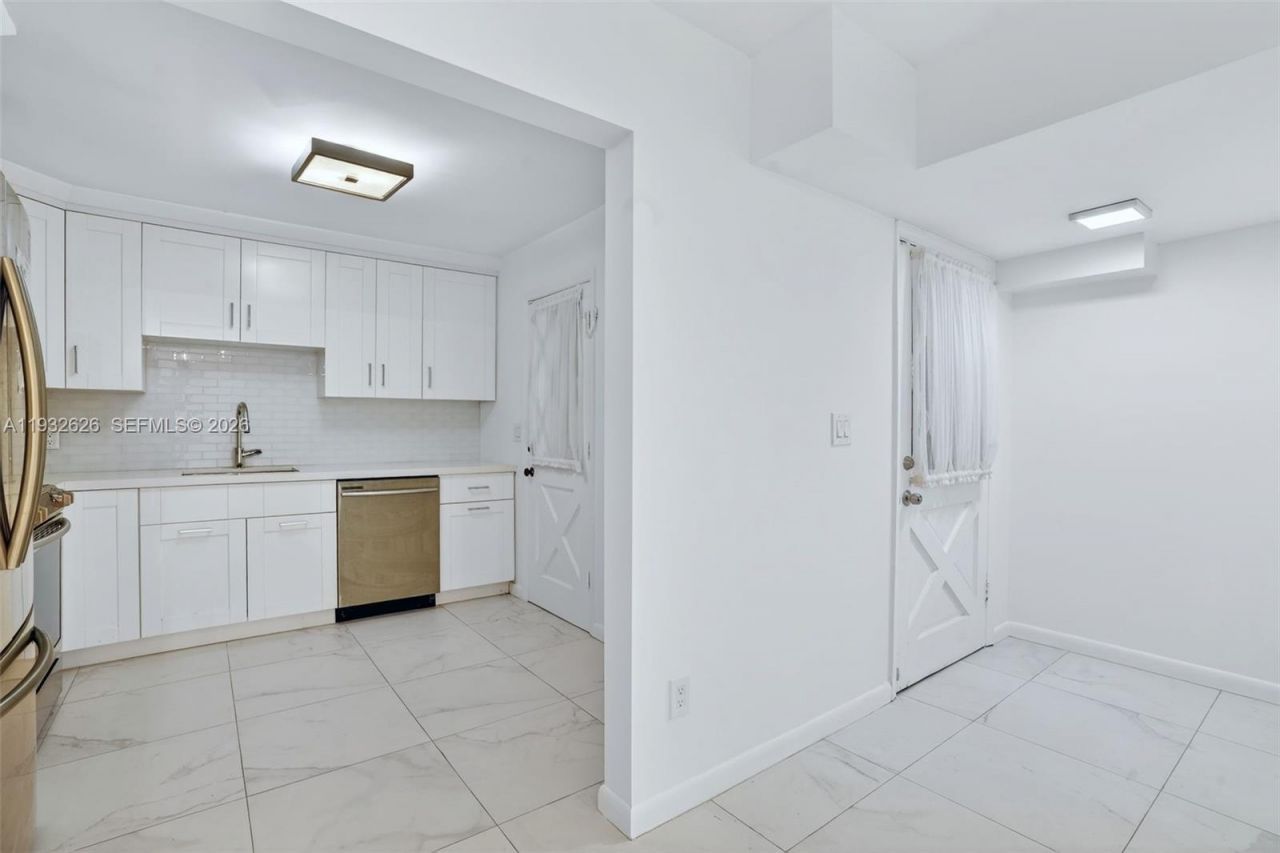 1239 Mariposa Ave, Unit 2, Coral Gables, FL 33146 Photo