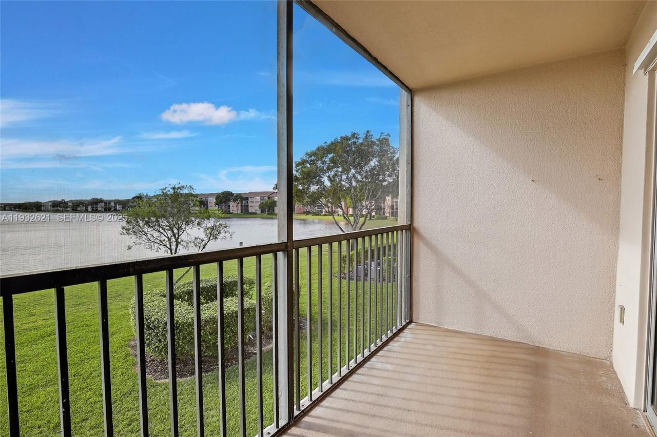 13800 SW 5th Ct, Unit 204M, Pembroke Pines, FL 33027 Photo