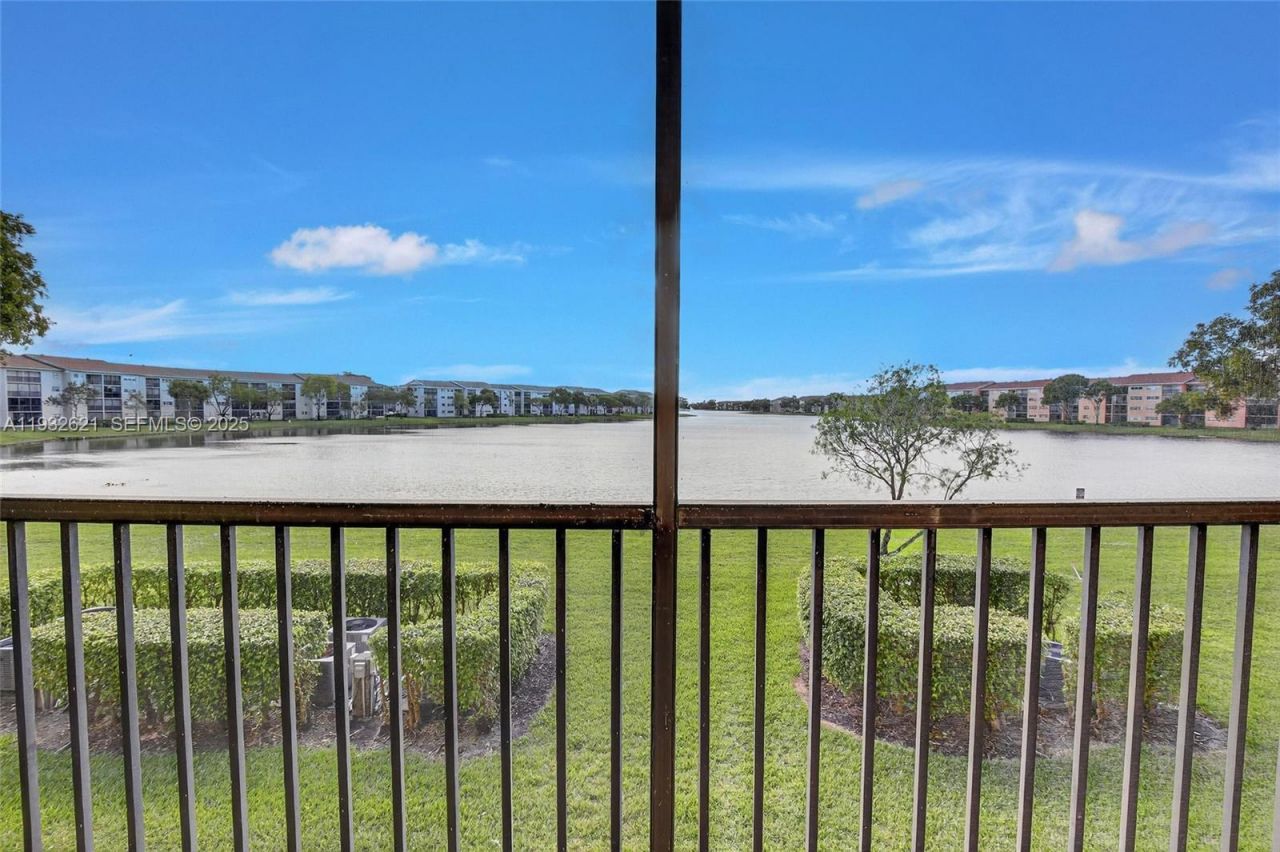 13800 SW 5th Ct, Unit 204M, Pembroke Pines, FL 33027 Photo