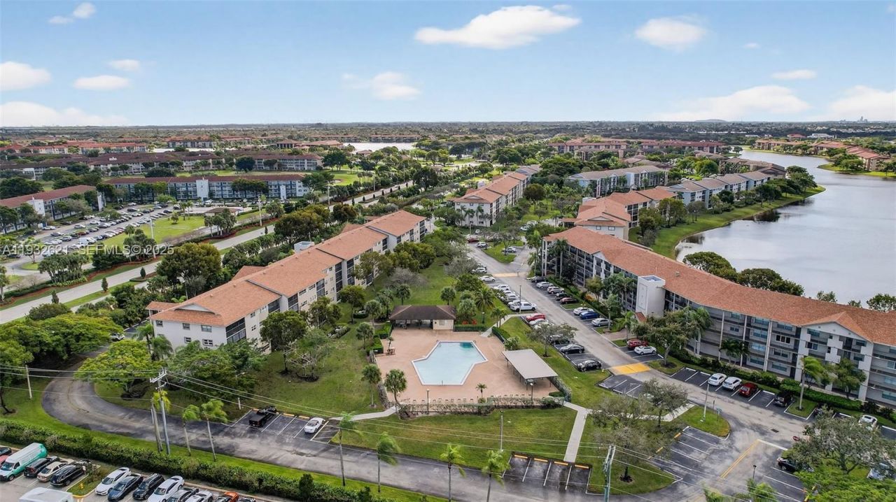 13800 SW 5th Ct, Unit 204M, Pembroke Pines, FL 33027 Photo