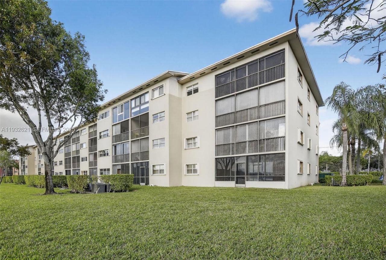 13800 SW 5th Ct, Unit 204M, Pembroke Pines, FL 33027 Photo