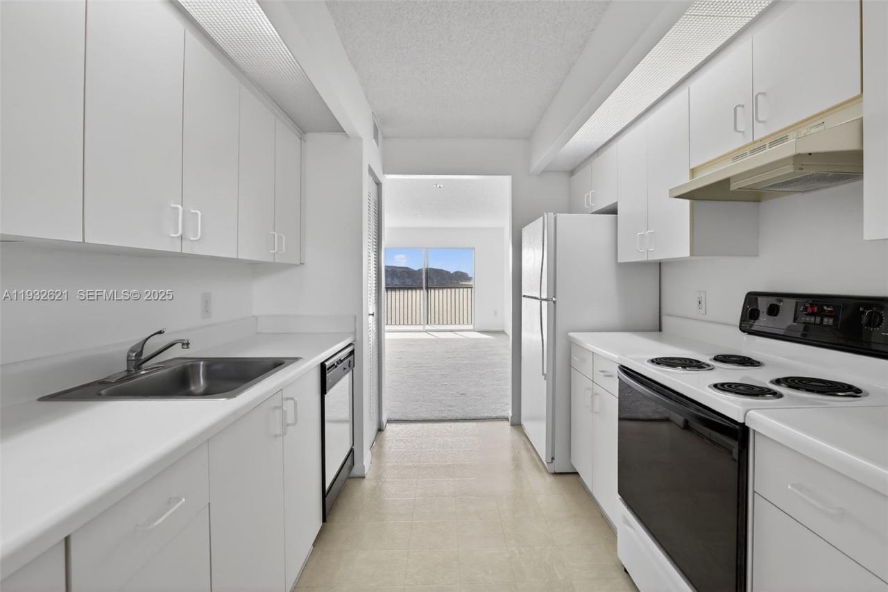 13800 SW 5th Ct, Unit 204M, Pembroke Pines, FL 33027 Photo