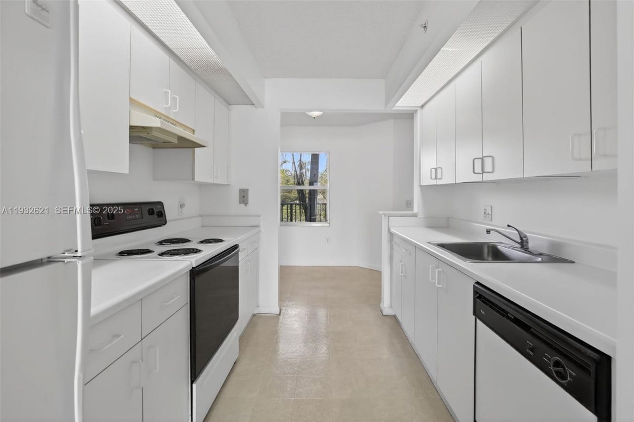 13800 SW 5th Ct, Unit 204M, Pembroke Pines, FL 33027 Photo